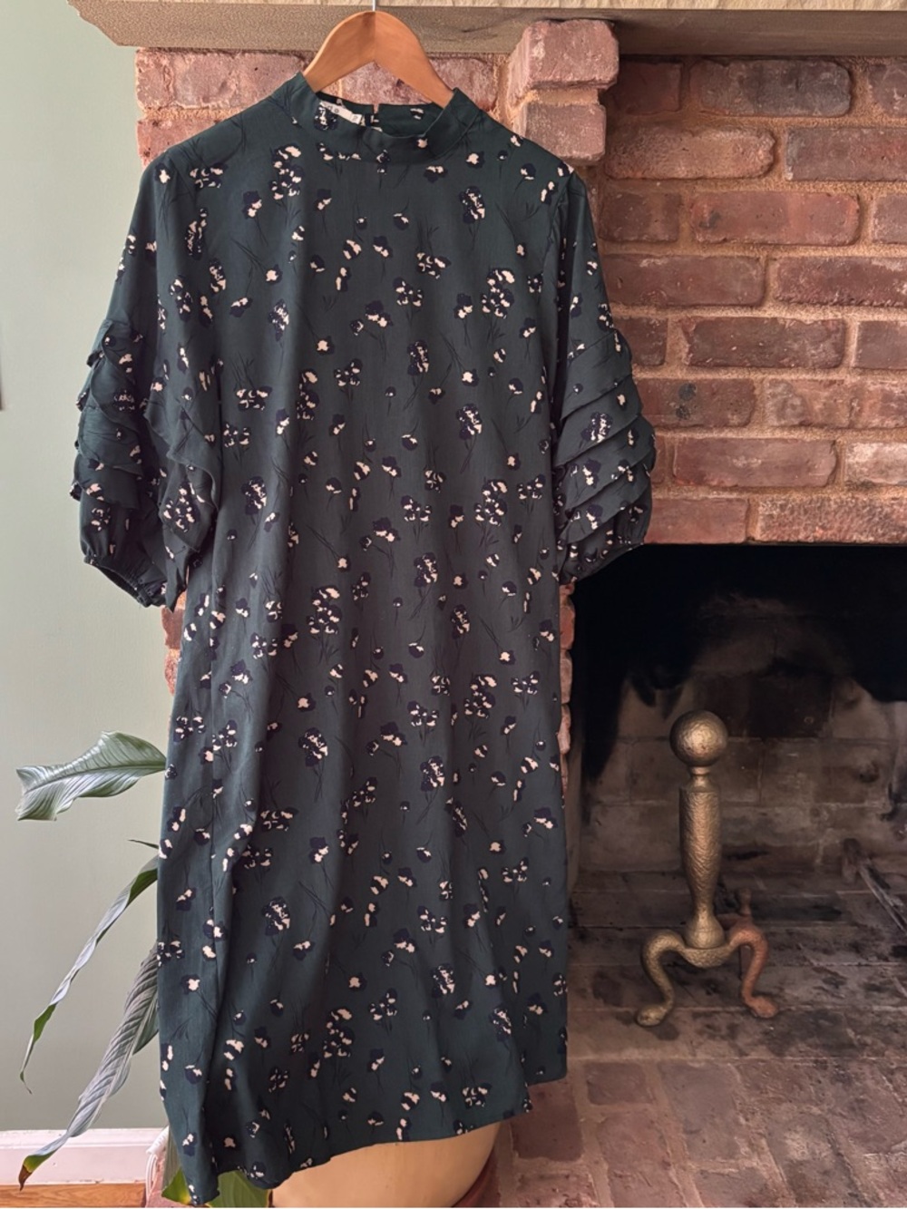 Oxyde Dark Green Floral Shift Dress with Tiered Short-Sleeves